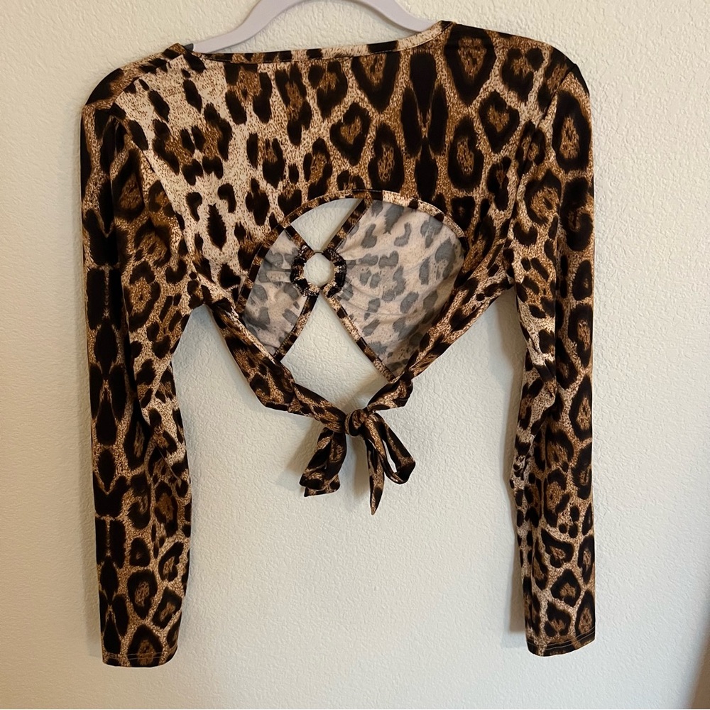 SHEIN | Leopard Cheetah Print Long Sleeve Crop Top - Picture 3 of 3